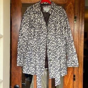 All weather leopard print spring jacket. Size - Medium. Beautiful Jacket!